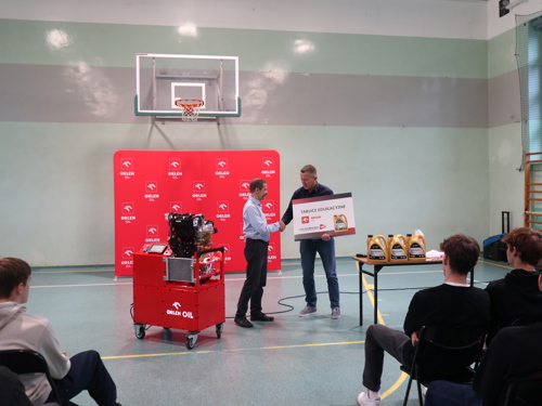 Przekazanie tablic edukacyjnych szkole w Rybniku